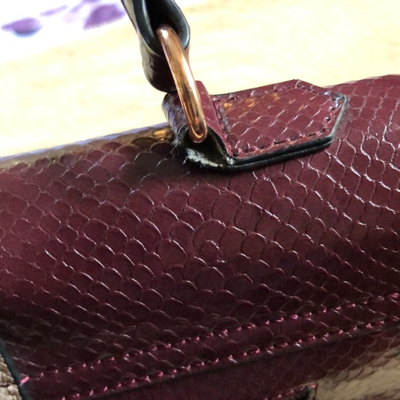 Also purse grease uses condition very clean. Next item 👜👜👜 - Picture 5 of 5